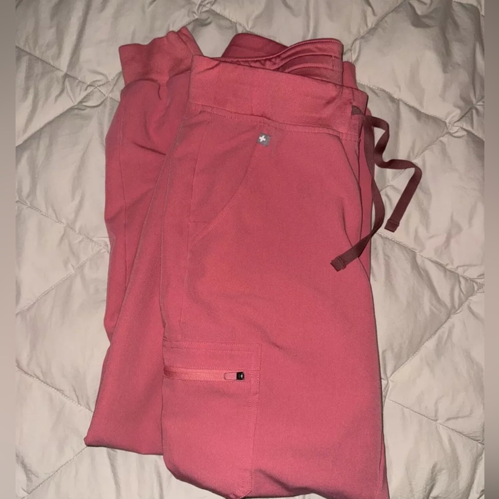 Figs scrubs jogger, desert rose, small
